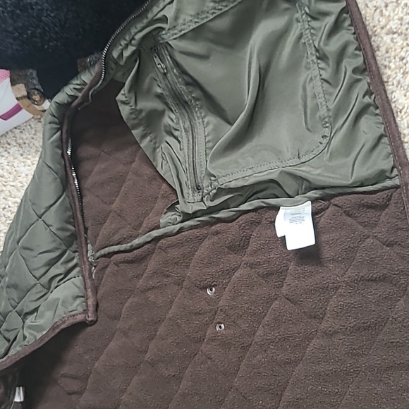 Tahari Green Quilted Vest with Diamond Pattern - Picture 3 of 9